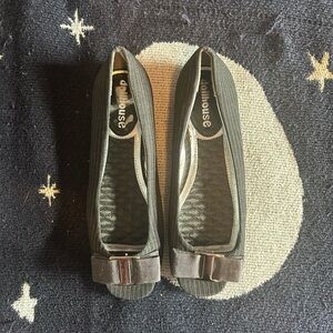 Dollhouse Women's Gray Flats with Bow